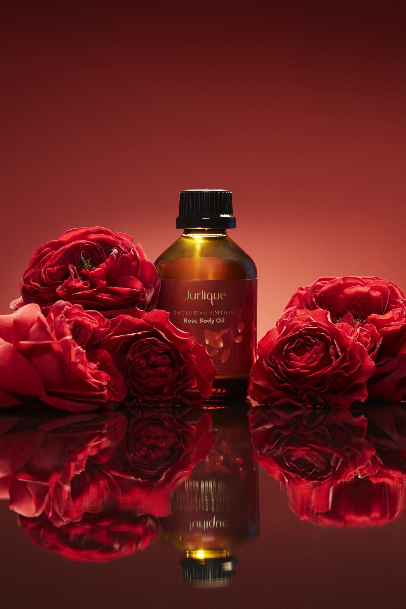 มอบของขวัญให้ผิวของคุณ Exclusive Edition Rose Body Oil ด้วยดอกกุหลาบที่