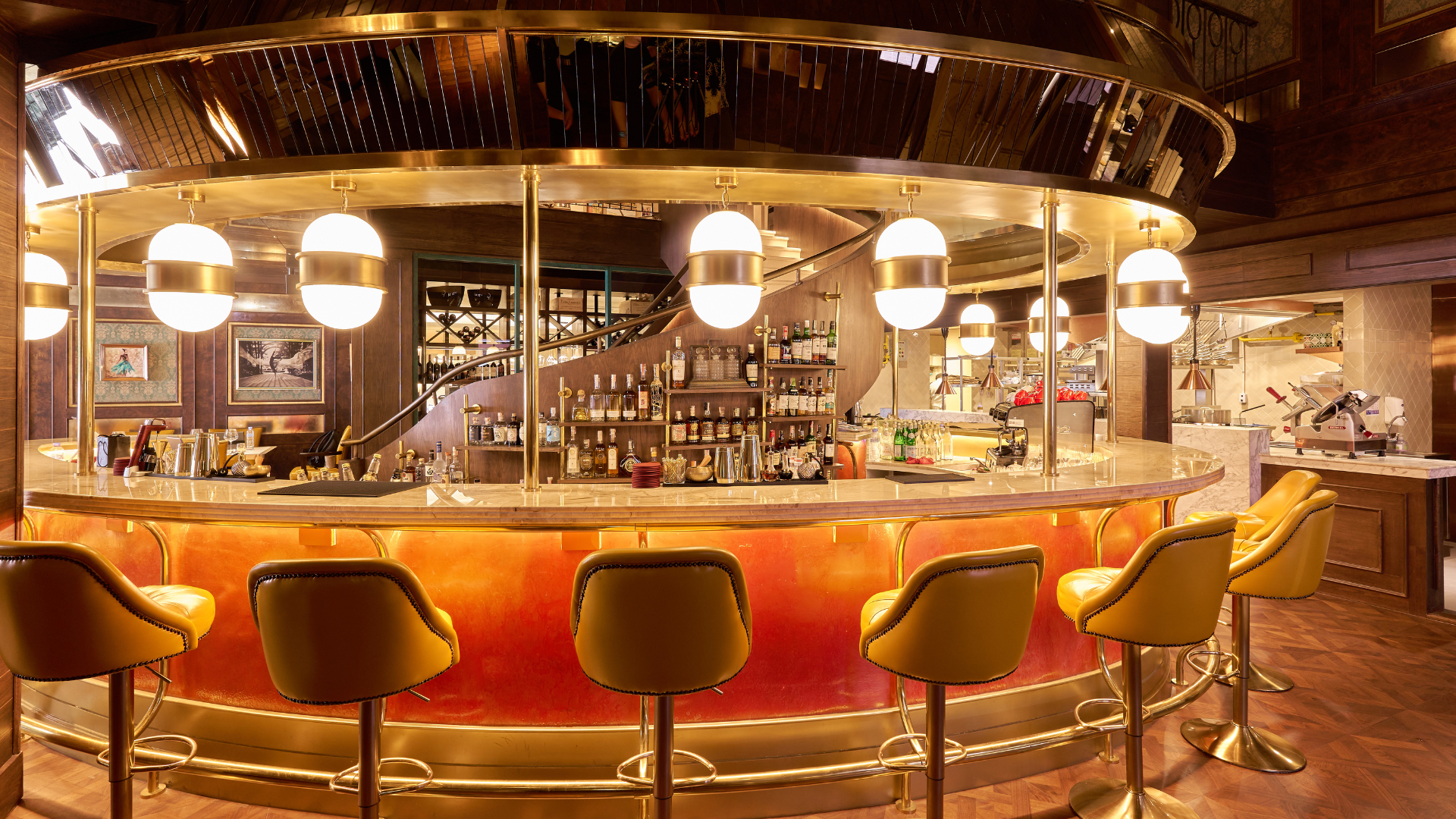 Opera Restauarant เปิดประตูทองเหลืองแวววาวบานใหญ่ พาแฟน ๆ อะราวด์เข้าสู่ร้านอาหารอิตา ...